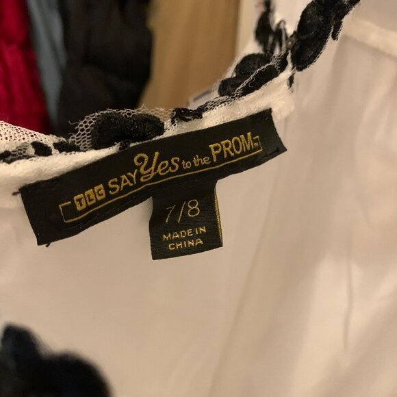 Say Yes to PROM WH Dress BLK Floral Lace Applique Open Back Straps Tulle Skirt 8 - Picture 10 of 16